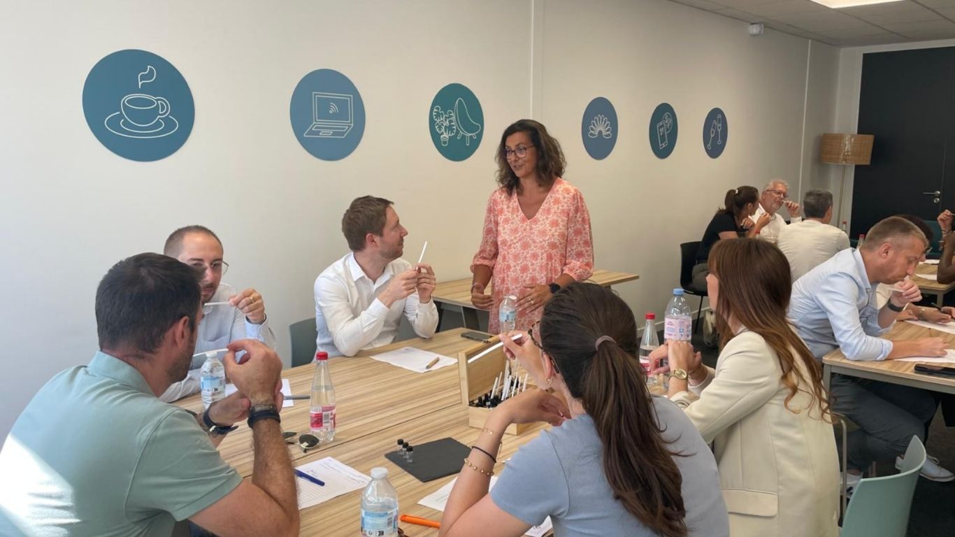 Atelier de team building qui sent bon par Dorothée Beauvois d'Atelier d'O Parfum en Alsace