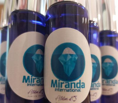 Flacons réalisés après avoir fait une session de team building - l'équipe a crée son parfum (30ml)
